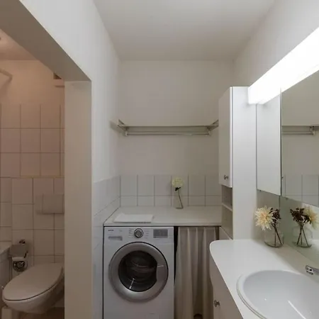 Executive 1br Flat, Center - Hammer 2